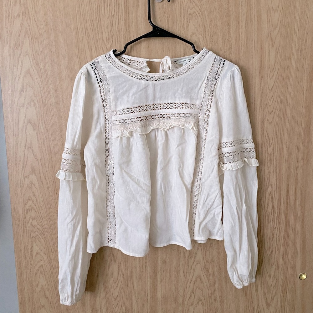 American eagle white peasant top with crochet trim